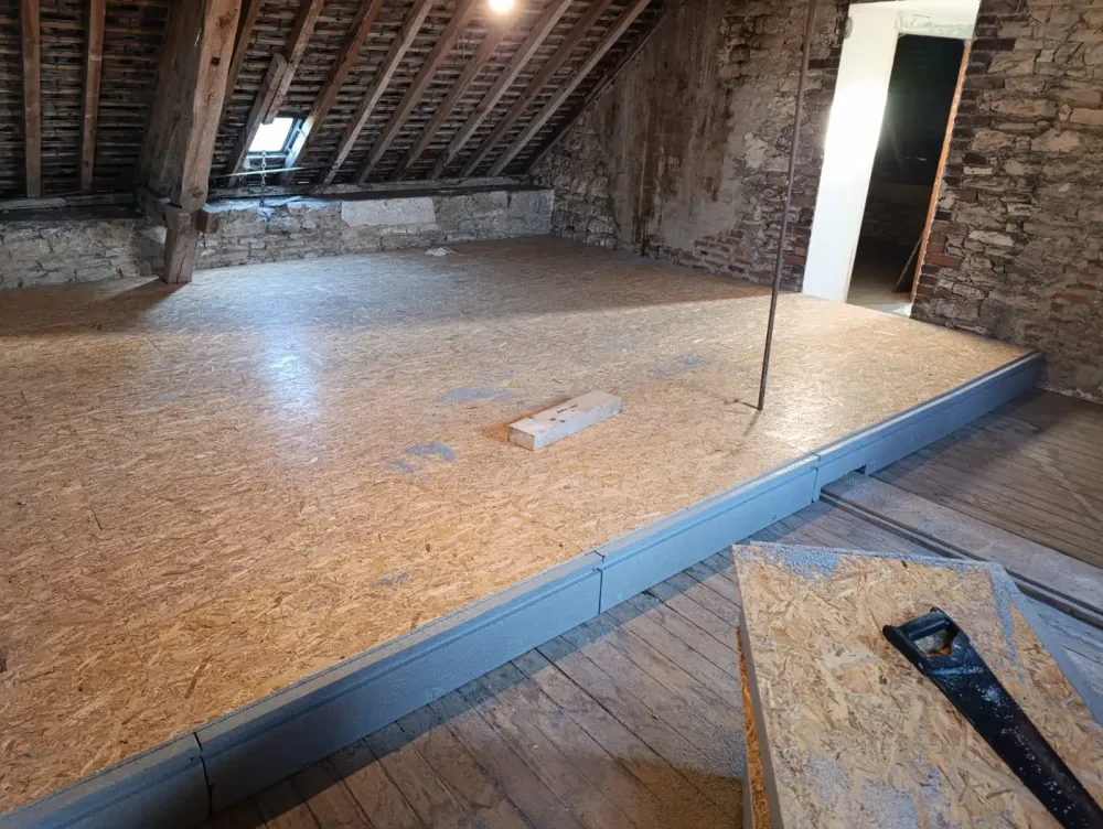 Isolation de plancher d’un grenier avec solivbox